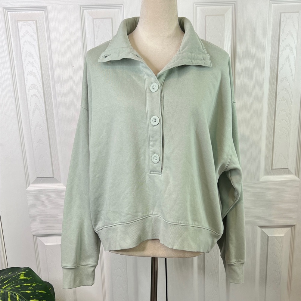 Universal Thread - Women's Button-Front Pullover Sweatshirt Size XL - Picture 2 of 9